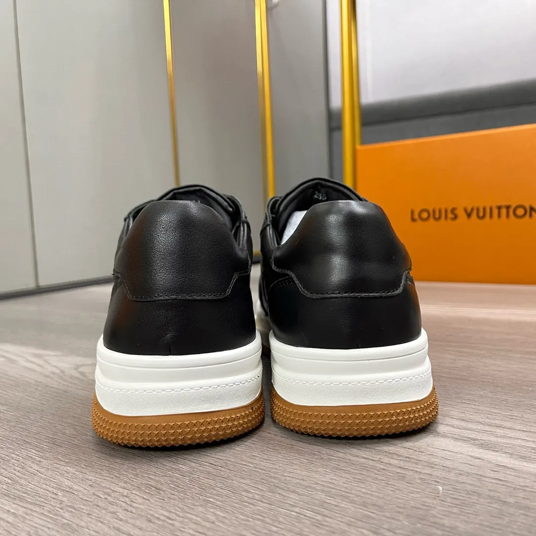 Ex-factory price: 400💰LV's latest casual men's shoes👉 👉 Popular casual fashion style, 💞 Simple and elegant style, 🔊 The fabric is made of imported cowhide, ☑️Comfortable sheepskin lining, original wear-resistant rubber outsole, real photos of classic models at the counter, two colors available, size: 38-44, (45 can be customized)